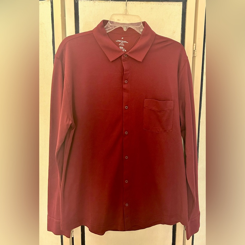 NEW WITH TAGS - Fabletics Men's Burgundy Casual Button Down Shirt - Size Large
